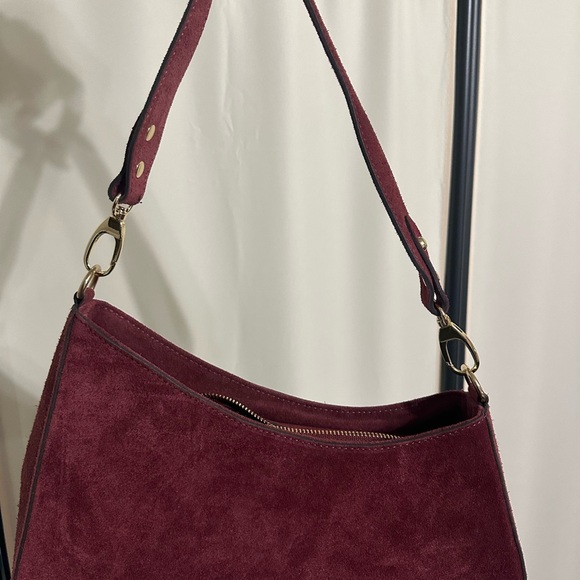 Chic Burgundy Suede Shoulder Bag - Picture 2 of 4